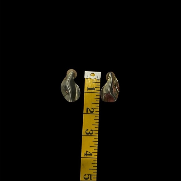 Jewelry - 80’s Silver Tone Earrings